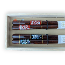 Load image into Gallery viewer, Wakasa Lacquered Chopsticks Set - Red and Navy with Shell
