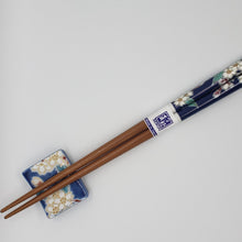 Load image into Gallery viewer, Wakasa Paint Kutani Design Chopsticks
