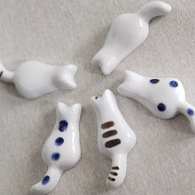 Load image into Gallery viewer, Cat Chopstick Rest (Set of 5) | Arita ware
