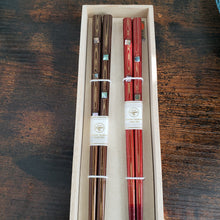 Load image into Gallery viewer, Wakasa Lacquered Shell Chopsticks - Kinkaku - / Red&amp;Brown
